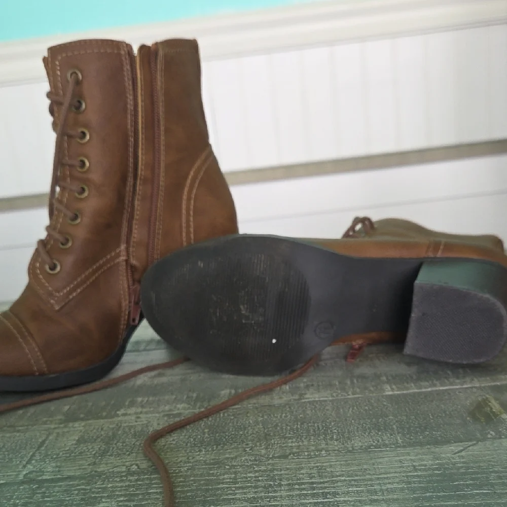 Faded Glory Brown Lace-Up Boots with Chunky Heel - Picture 8 of 8